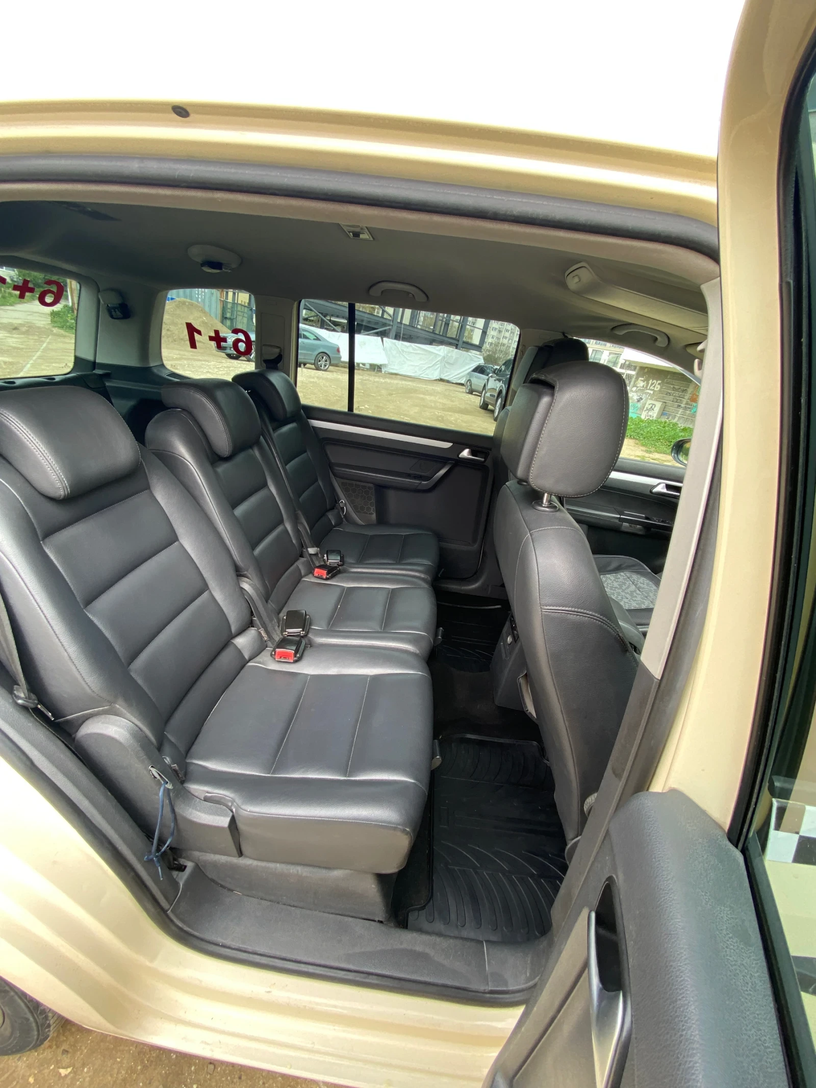 VW Touran 2.0 TDI 110к.с DSG 6  AUTOMAT - изображение 8