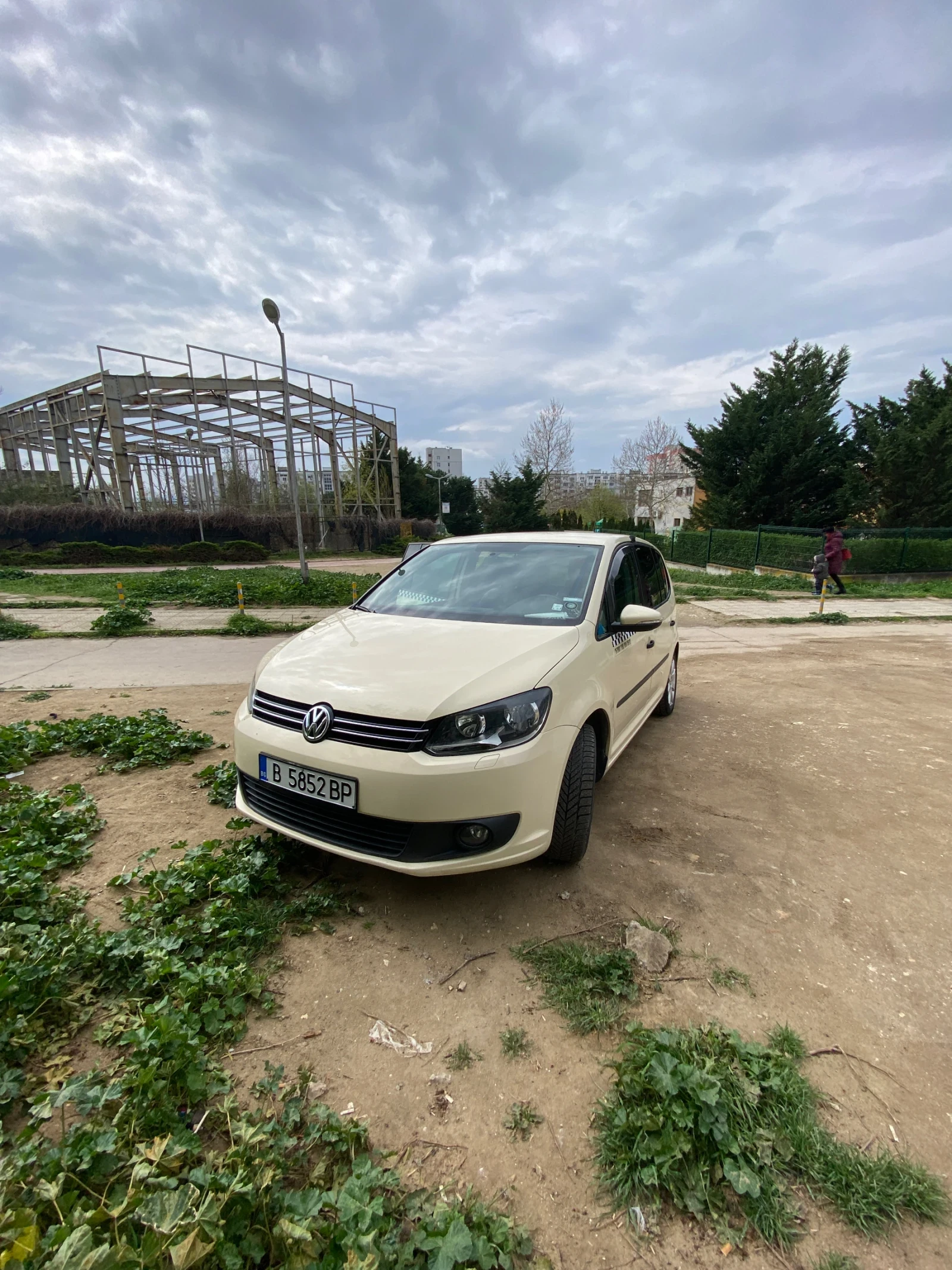 VW Touran 2.0 TDI 110к.с DSG 6  AUTOMAT - изображение 4