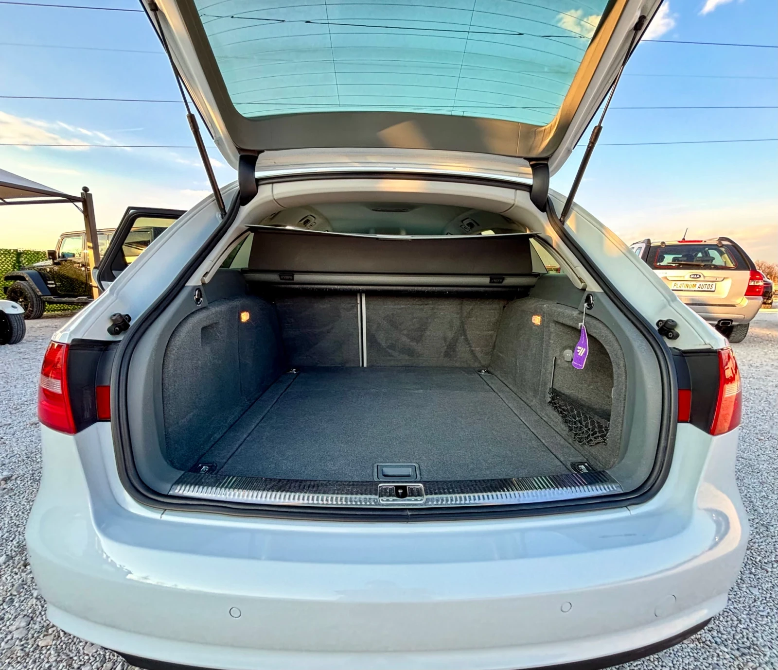 Audi A4 2.0D/FACE/DISTR/ПОДГРЕВ/ПАРКТРОНИК/АВТОМАТИК/AVANT, снимка 13 - Автомобили и джипове - 53739892