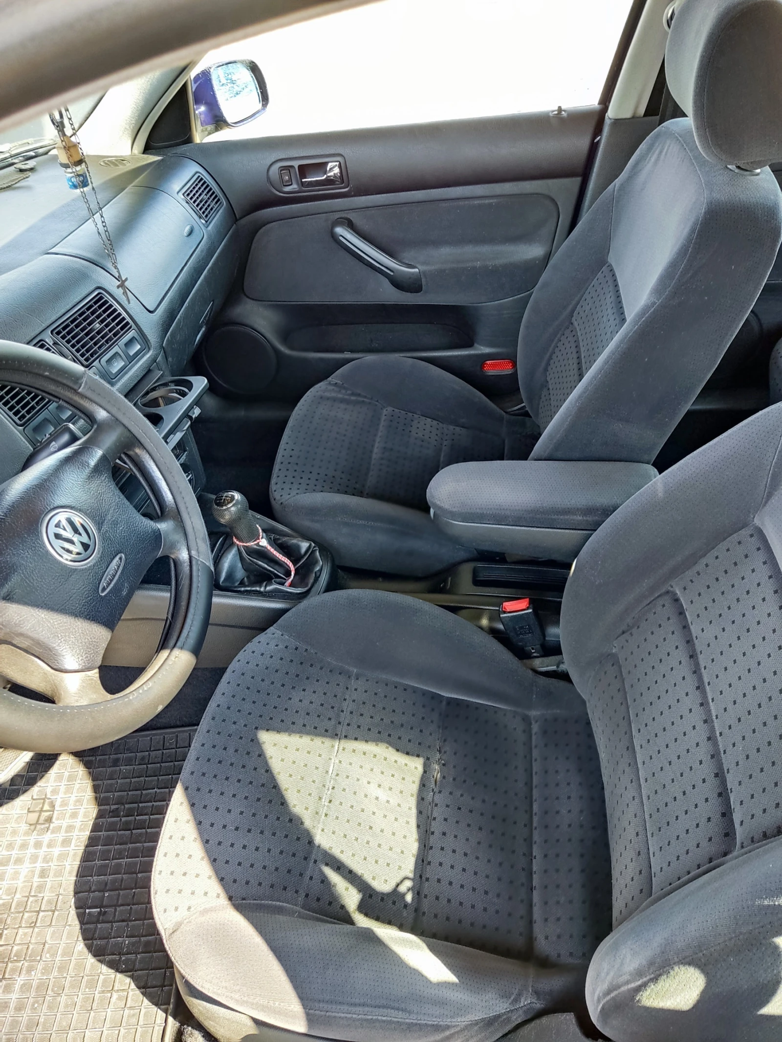 VW Golf 1.9 TDI, снимка 5 - Автомобили и джипове - 55016510