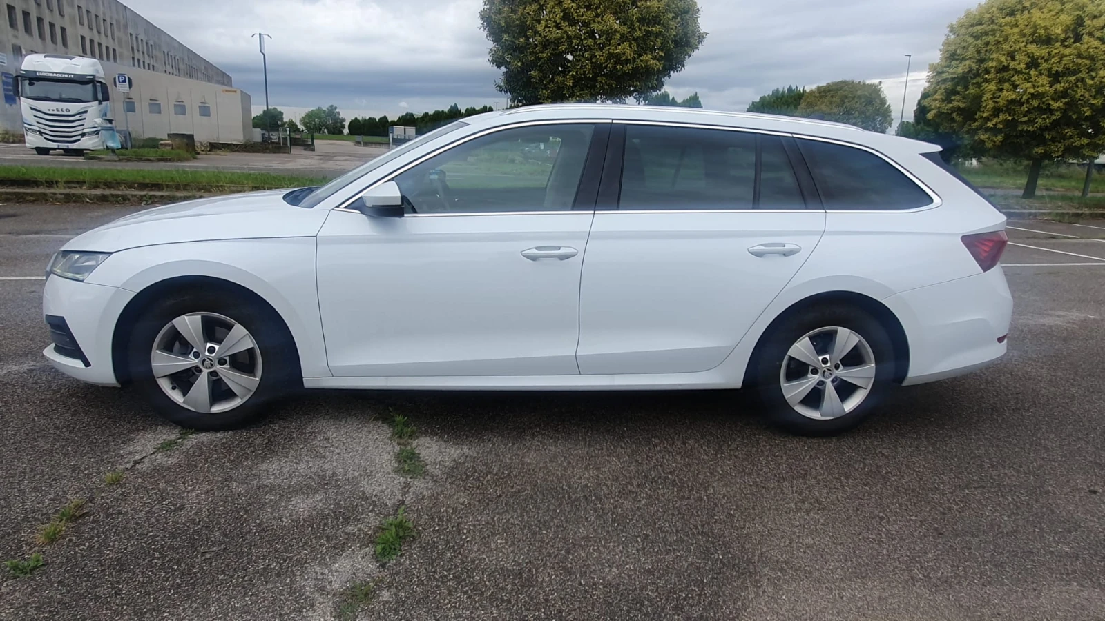 Skoda Octavia 2.0TDI 150кс.* Matrix* LED* Digital* Keyless, снимка 6 - Автомобили и джипове - 55049308