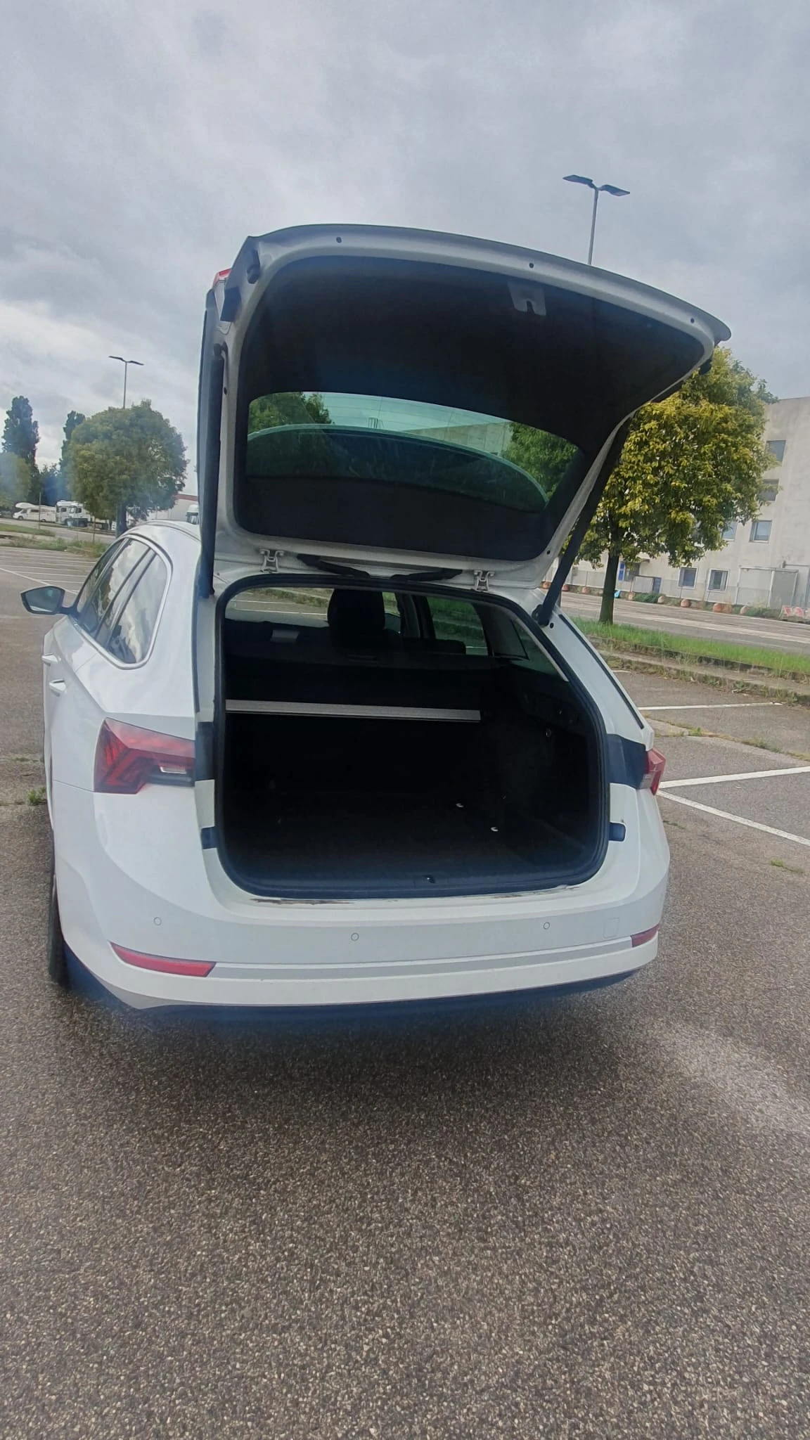 Skoda Octavia 2.0TDI 150кс.* Matrix* LED* Digital* Keyless, снимка 7 - Автомобили и джипове - 55049308