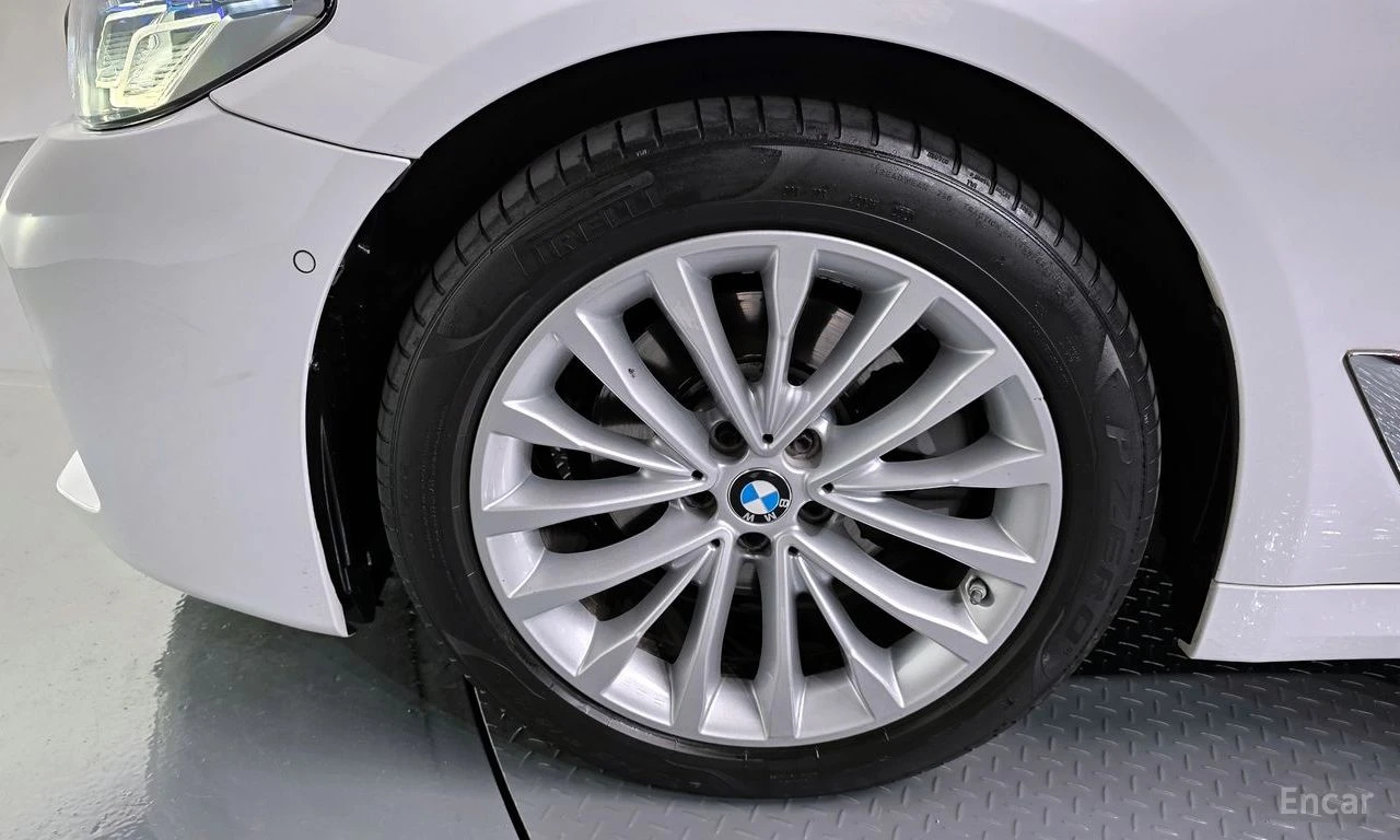 BMW 520 ОБДУХВАНЕ * HEAD-UP * ОПЦИЯ ЗА ФИНАНСИРАНЕ, снимка 6 - Автомобили и джипове - 55234157