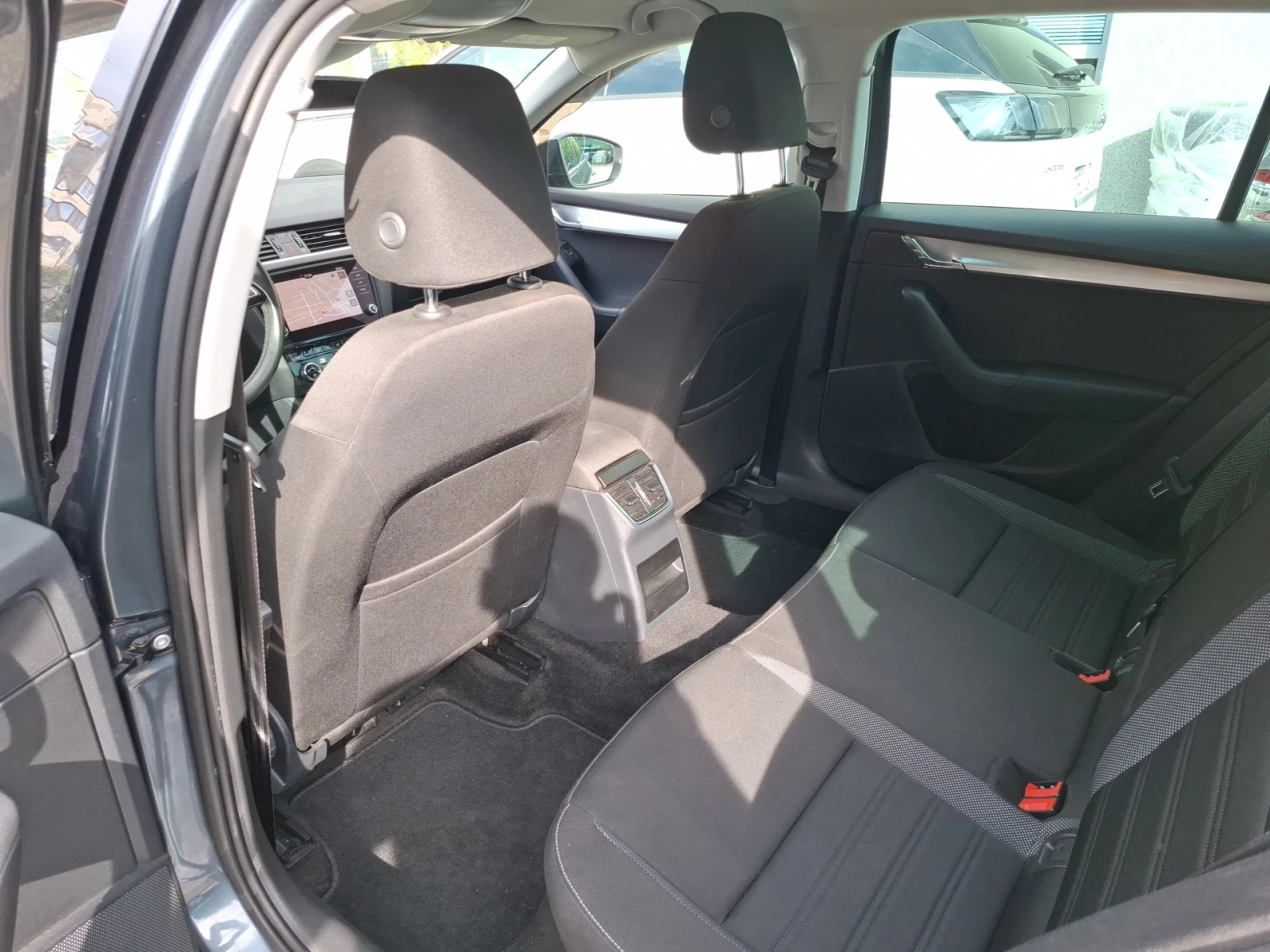 Skoda Octavia 1.5 TSI / G-TEC, снимка 16 - Автомобили и джипове - 55273663