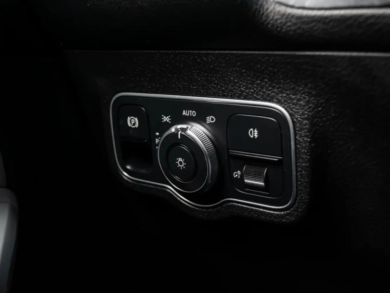 Mercedes-Benz GLB AMG packet* 4Matic* Distronic* Carplay* , снимка 10 - Автомобили и джипове - 52317815