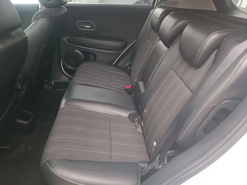 Honda Hr-v 1.5 I-VTEC, снимка 11 - Автомобили и джипове - 53341495