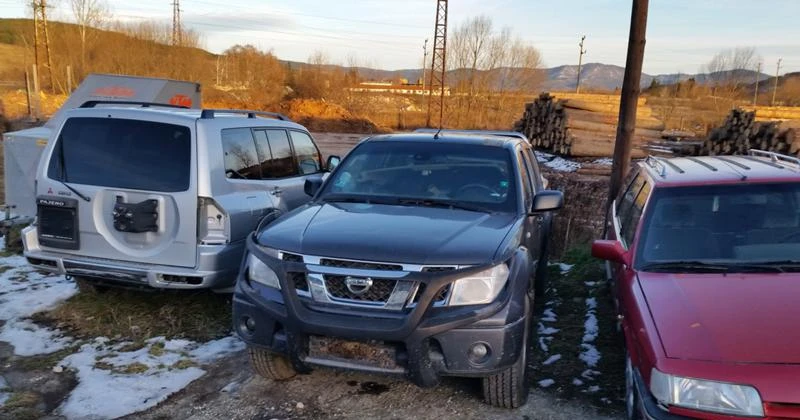 Nissan Navara 10 броя на части, снимка 9 - Автомобили и джипове - 34240142