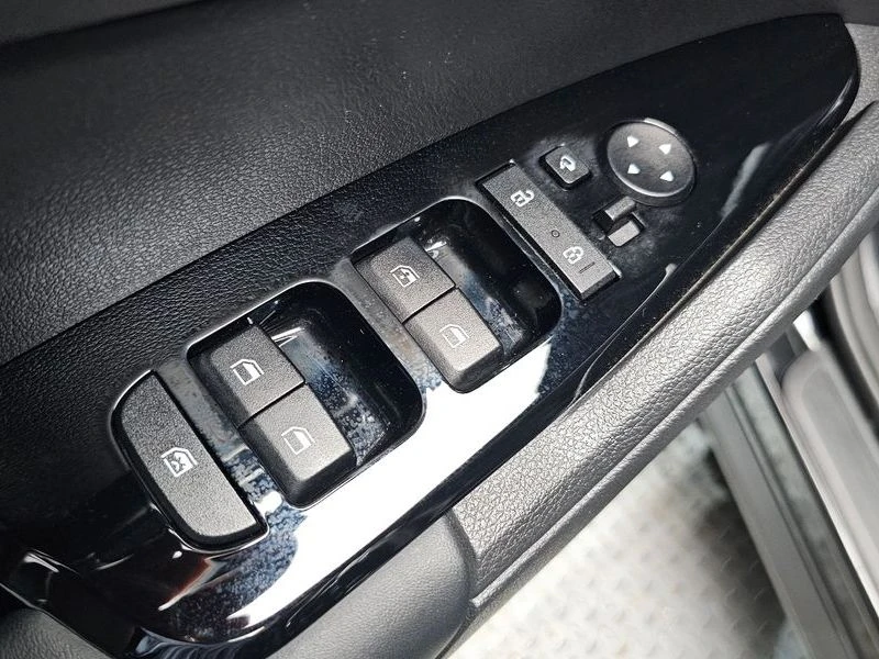 Kia Sportage Nobleless 2WD, снимка 13 - Автомобили и джипове - 56128875