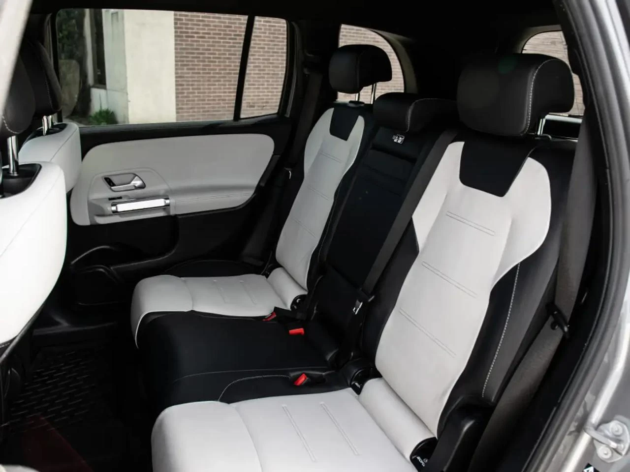 Mercedes-Benz GLB AMG packet* 4Matic* Distronic* Carplay*  | Mobile.bg   8