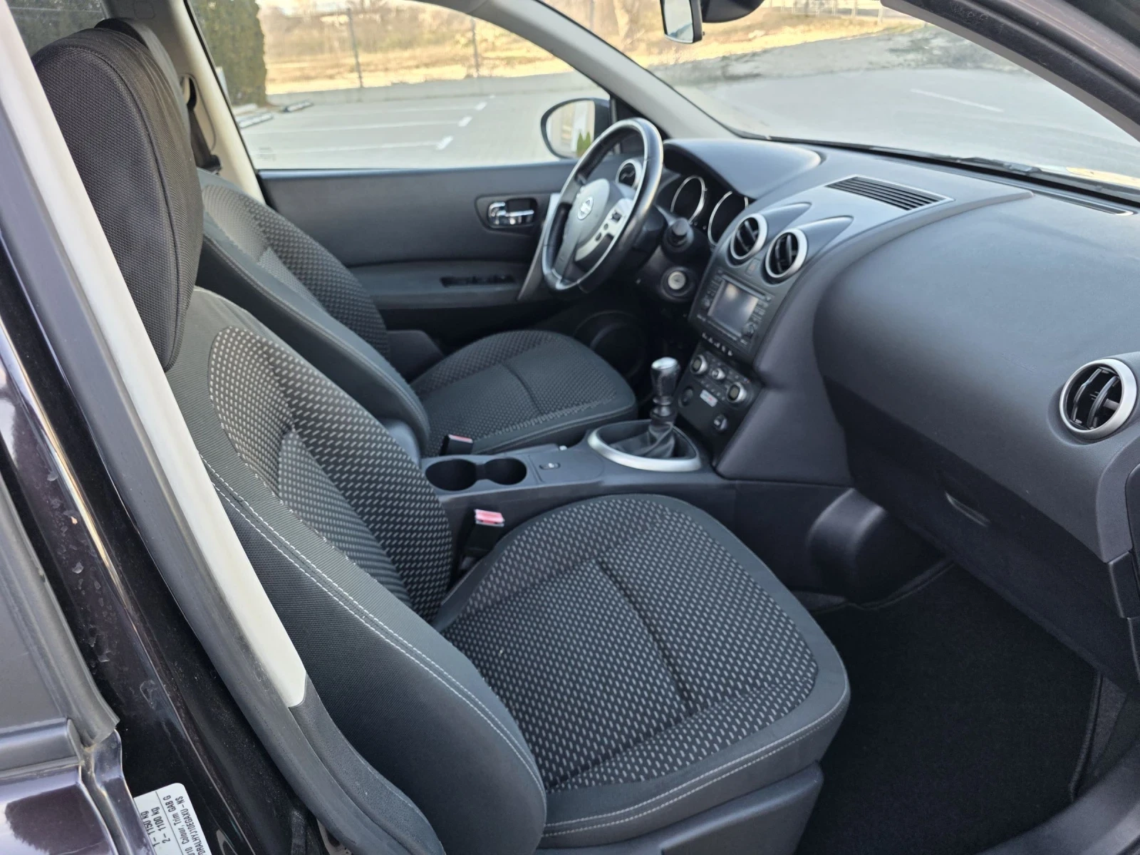 Nissan Qashqai 2.0i SWISS EDITION , снимка 8 - Автомобили и джипове - 53716409