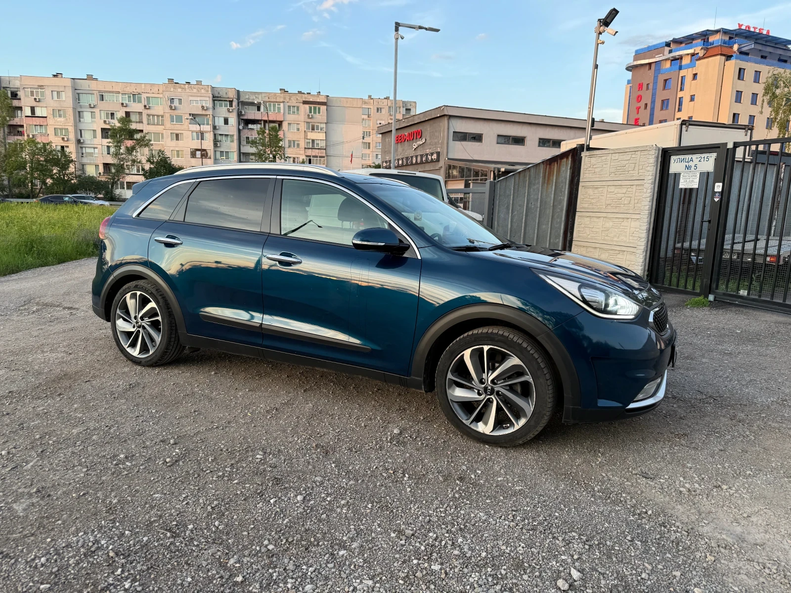 Kia Niro, снимка 3 - Автомобили и джипове - 55079709
