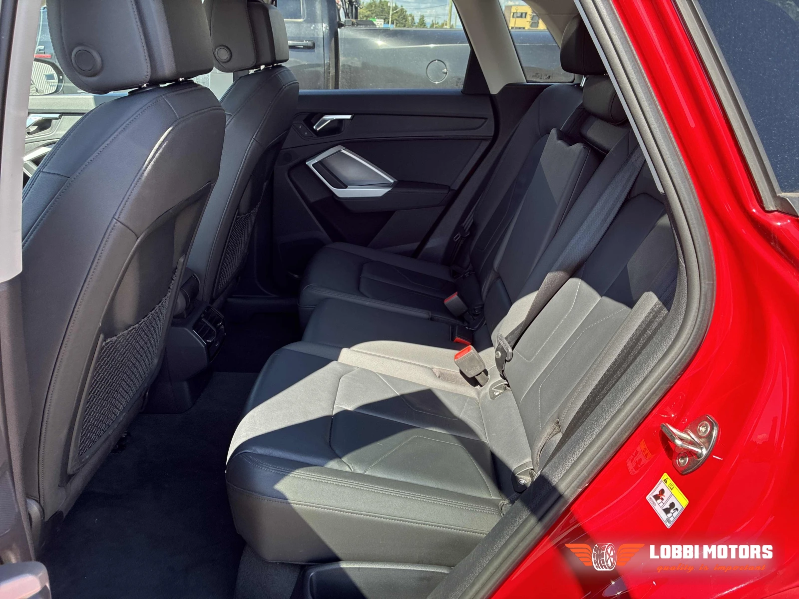Audi Q3, снимка 7 - Автомобили и джипове - 56025390