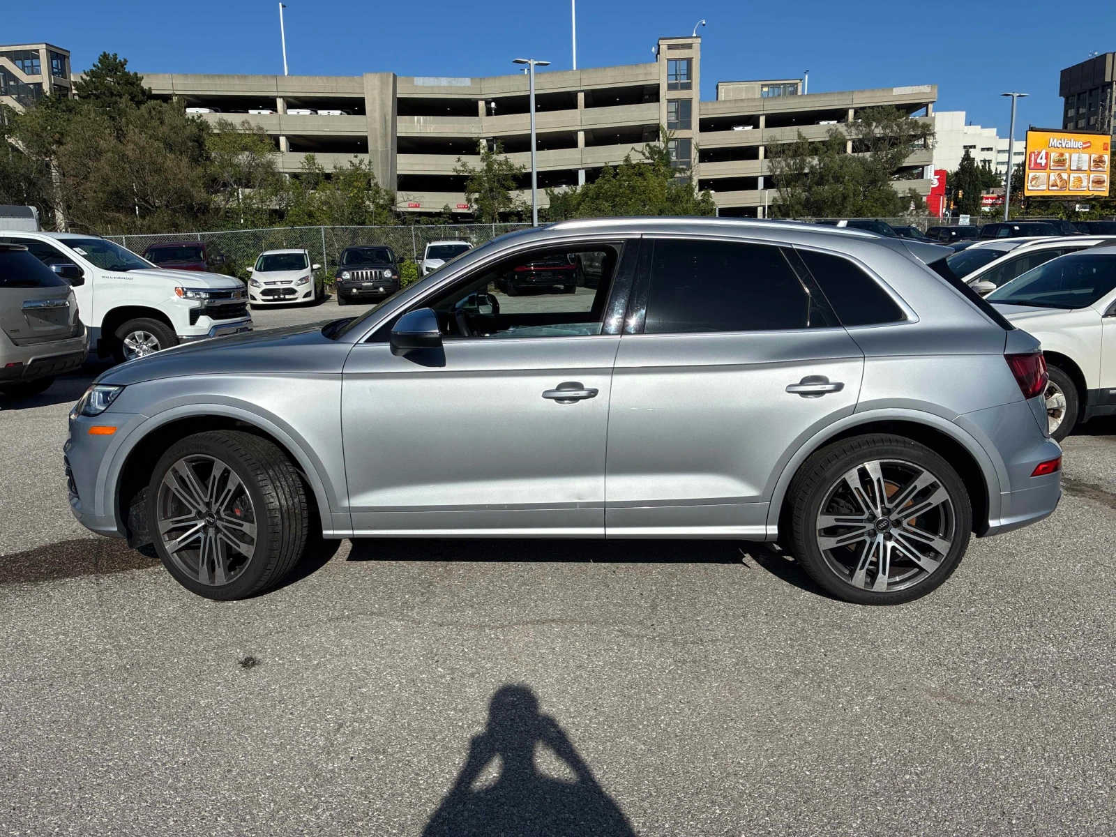 Audi SQ5 TECHNIK * DIAMONG SEATS* ДИСТРОНИК* 360 КАМЕРА* , снимка 3 - Автомобили и джипове - 56062848