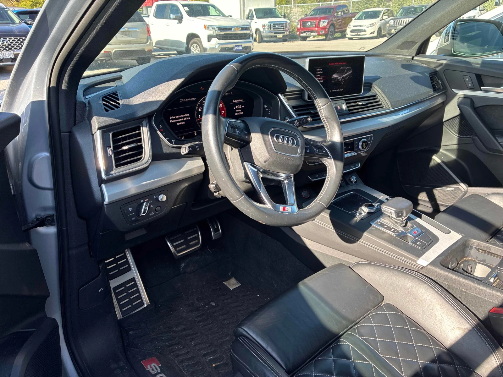 Audi SQ5 TECHNIK * DIAMONG SEATS* ДИСТРОНИК* 360 КАМЕРА* , снимка 7 - Автомобили и джипове - 56062848