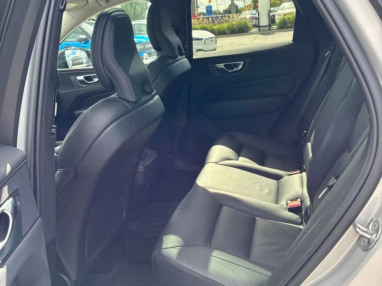 Volvo XC60 * Plus Dark Theme * CARFAX * БЕЗ ПЪРВОНАЧАЛНА ВНОС, снимка 11 - Автомобили и джипове - 56320707