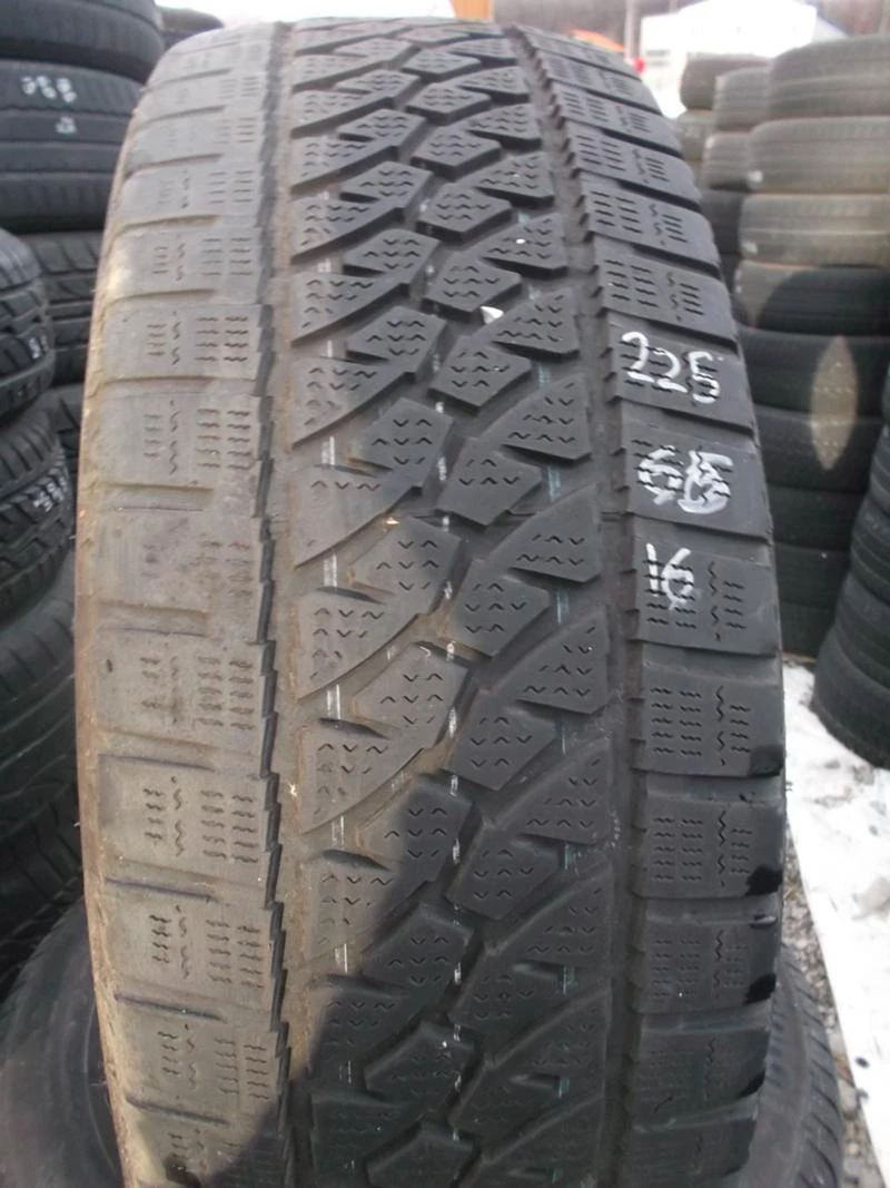 Гуми Зимни 225/65R16, снимка 1 - Гуми и джанти - 23831838