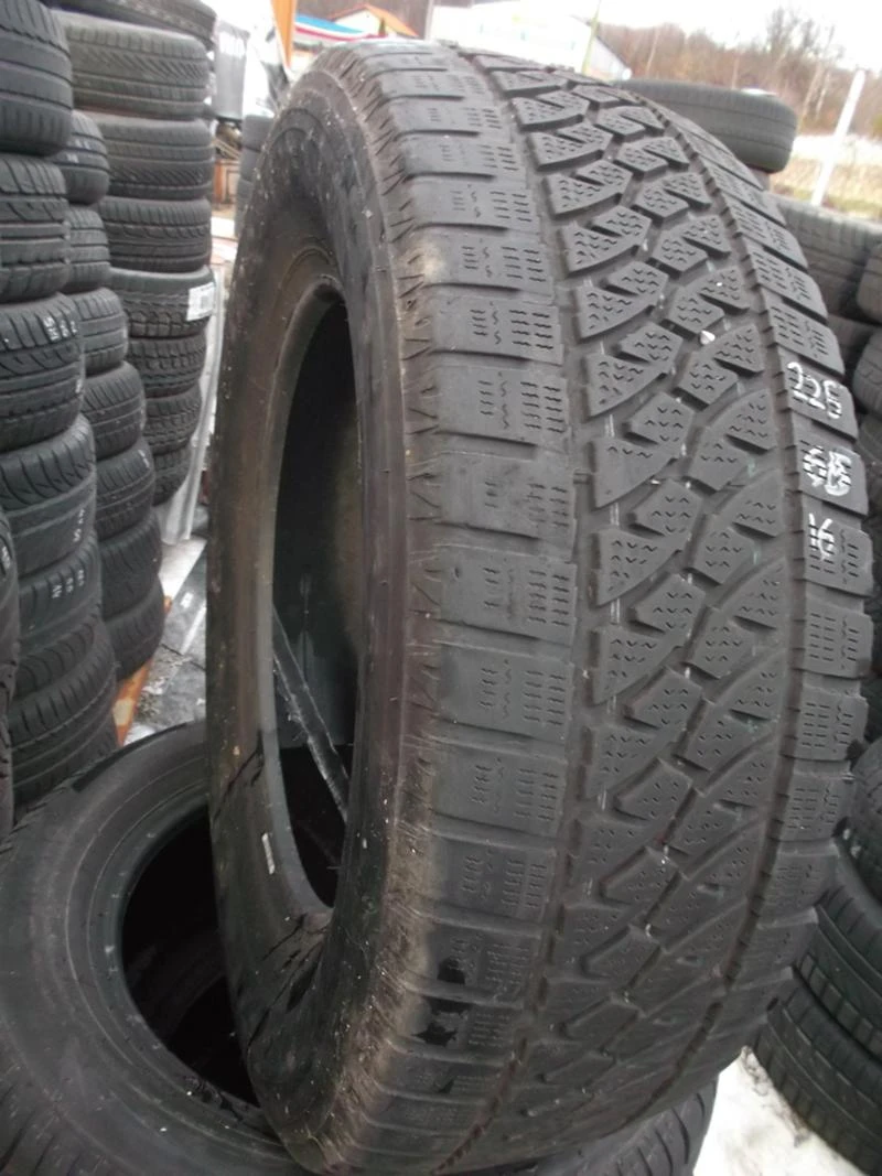 Гуми Зимни 225/65R16, снимка 2 - Гуми и джанти - 23831838