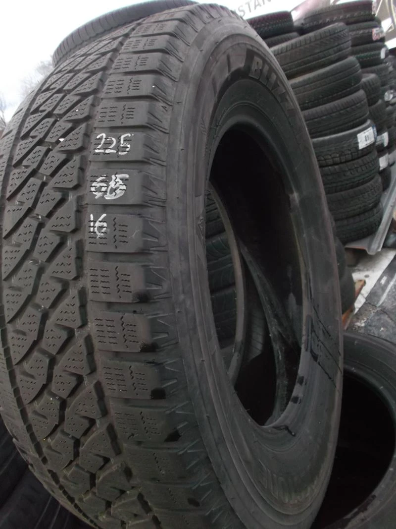 Гуми Зимни 225/65R16, снимка 3 - Гуми и джанти - 23831838