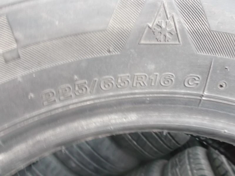 Гуми Зимни 225/65R16, снимка 6 - Гуми и джанти - 23831838