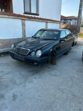  Mercedes-Benz E 200