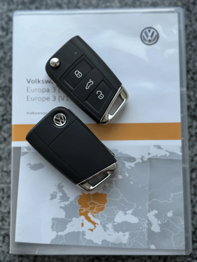 VW Touran 2.0 TDI Highline DSG Germany / МАСАЖ / KEYLESS / , снимка 17 - Автомобили и джипове - 49182508