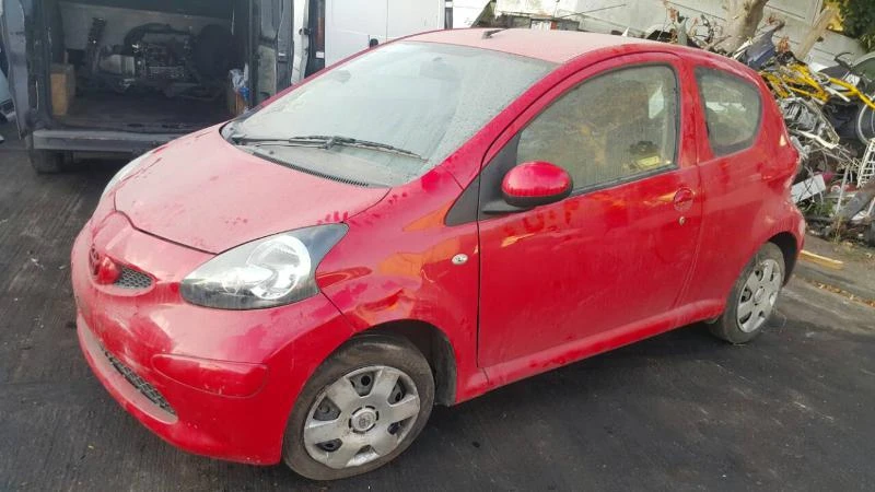 Toyota Aygo 1.0, снимка 4 - Автомобили и джипове - 22227591