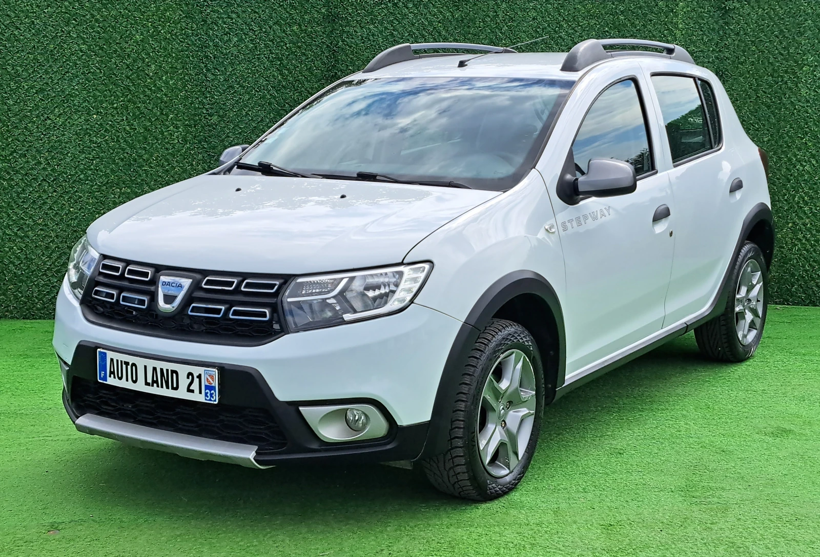 Dacia Sandero 90кс* STEPWAY* КАМЕРА* НАВИ* ПАРКТРОНИК - [1] 