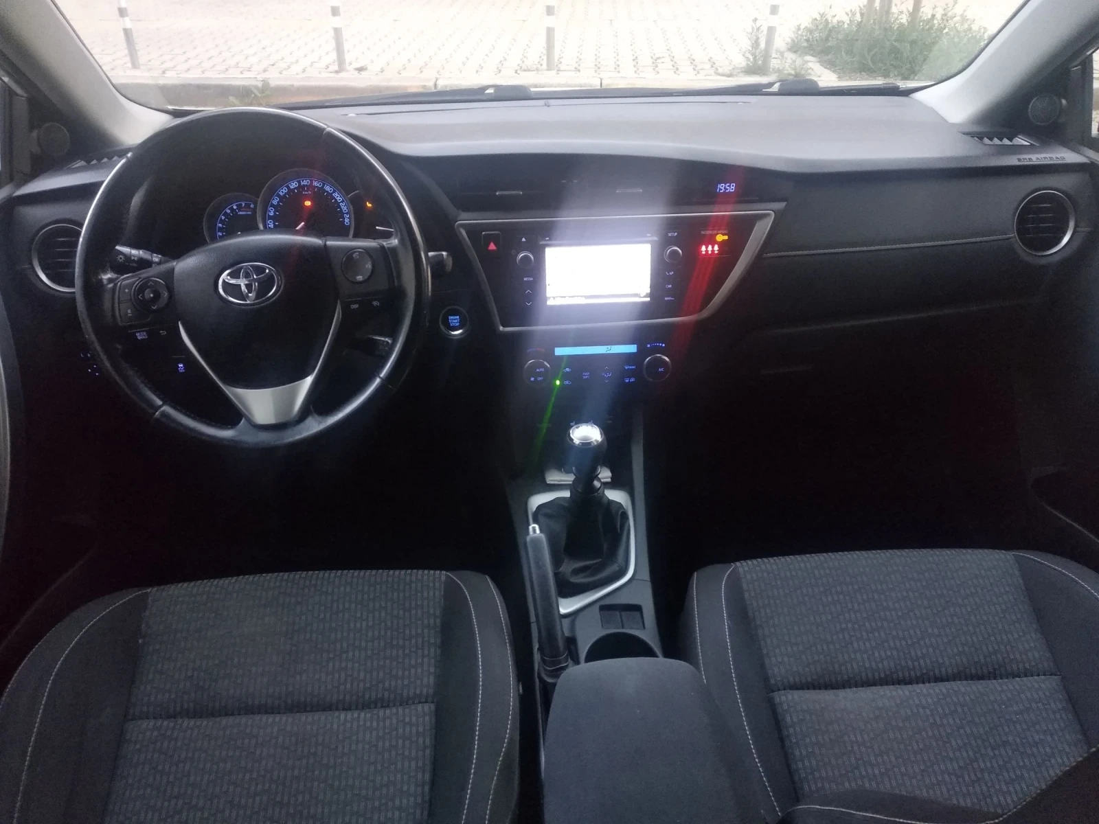 Toyota Auris 1.6 Бензин Швейцария  - изображение 7