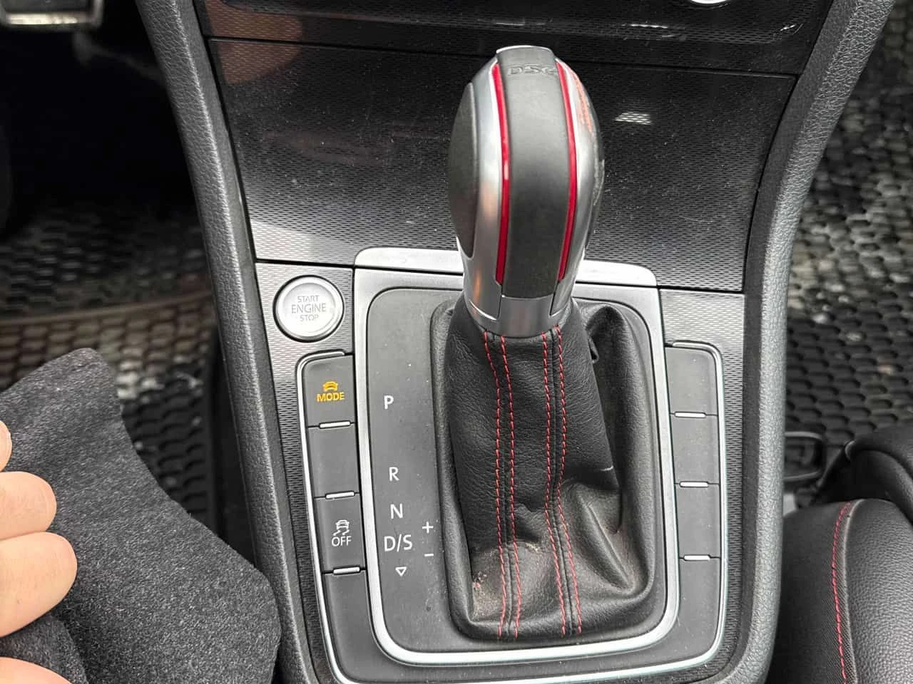 VW Golf GTI /CARFAX /DSG/Кожа/Подгрев, снимка 11 - Автомобили и джипове - 53831576