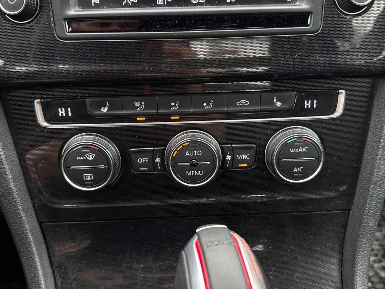 VW Golf GTI /CARFAX /DSG/Кожа/Подгрев, снимка 12 - Автомобили и джипове - 53831576