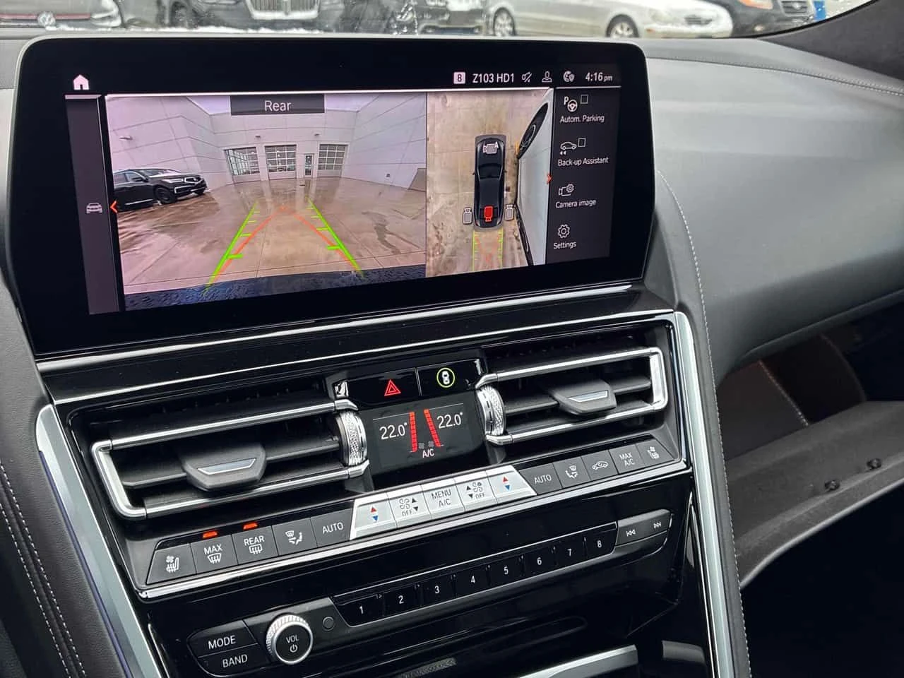 BMW 850 i xDrive/ПАНОРАМА/ДИСТРОНИК/360/ОБДУХВАНЕ, снимка 12 - Автомобили и джипове - 54171575