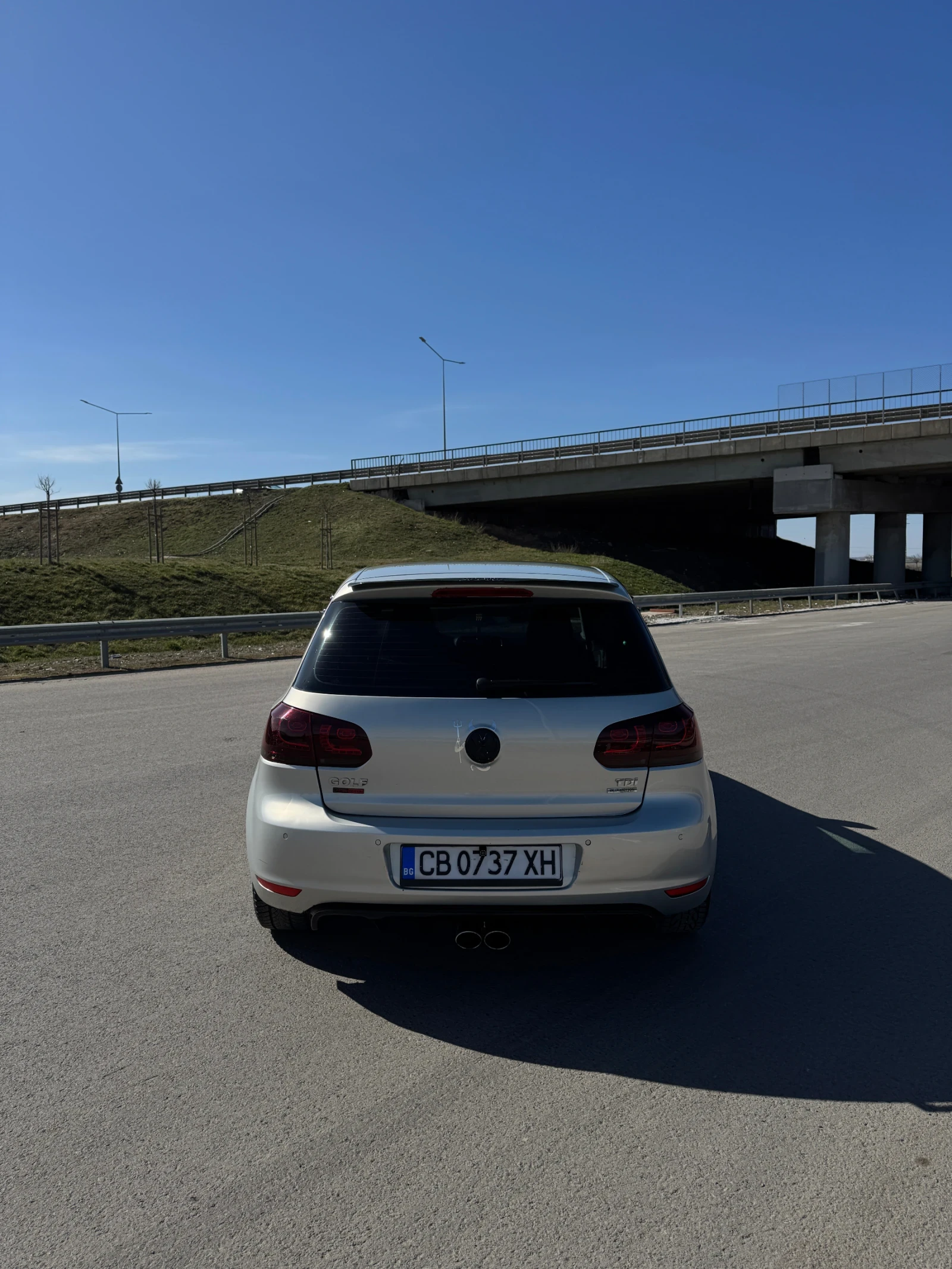 VW Golf 1.6 TDI, снимка 4 - Автомобили и джипове - 54403148