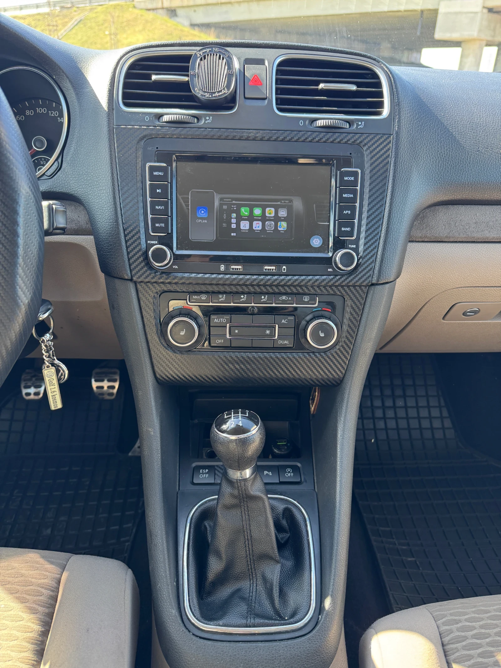 VW Golf 1.6 TDI, снимка 10 - Автомобили и джипове - 54403148