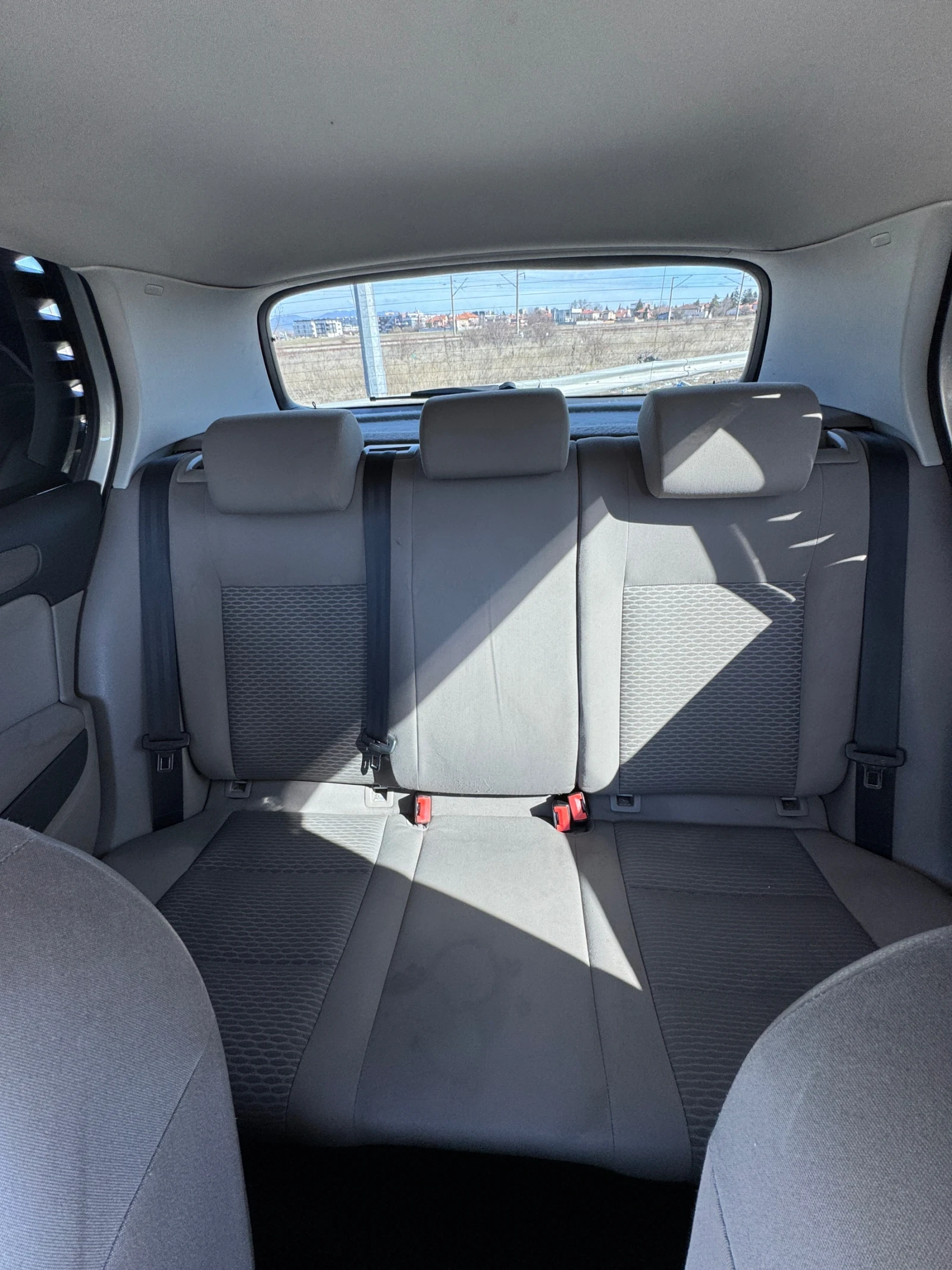 VW Golf 1.6 TDI, снимка 13 - Автомобили и джипове - 54403148