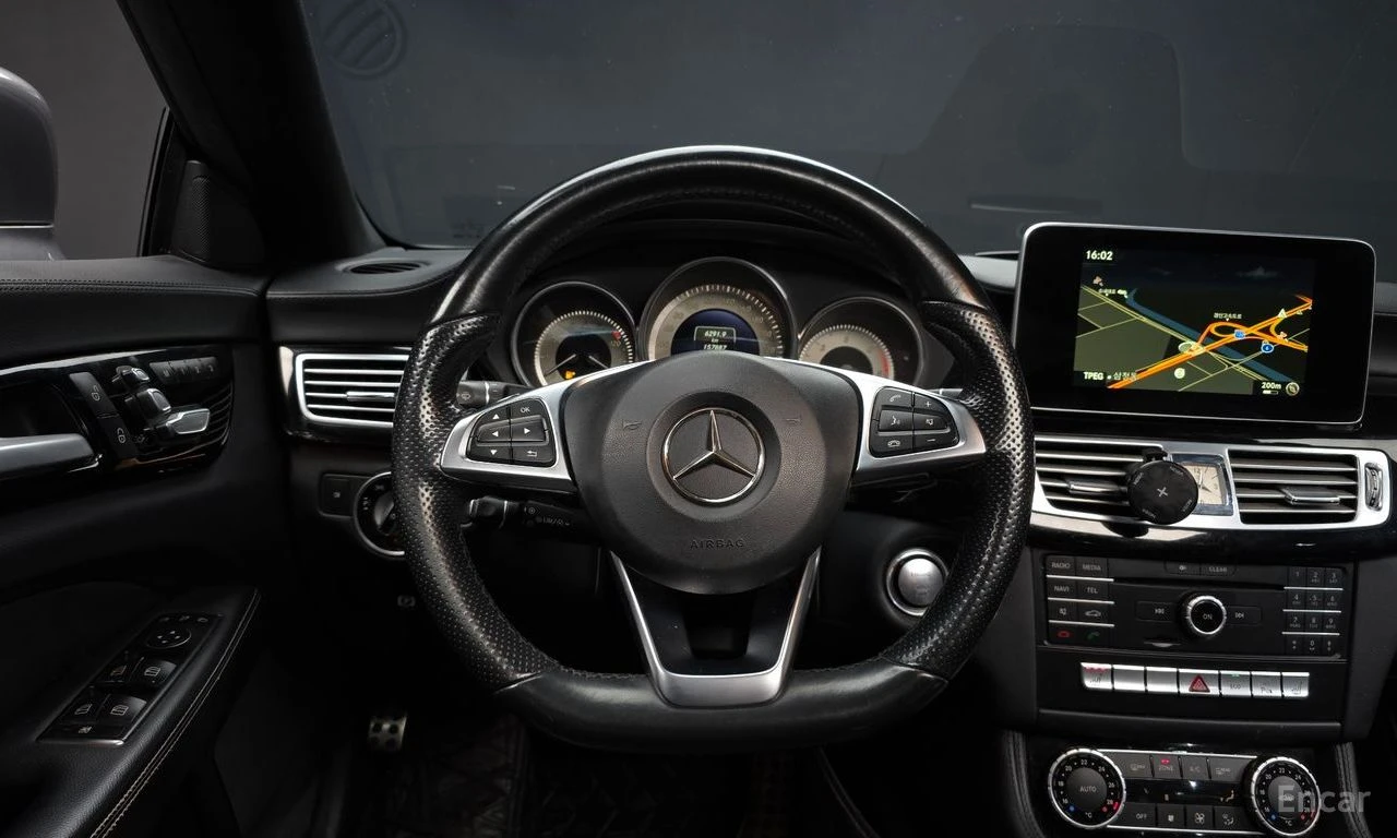Mercedes-Benz CLS 250 4MATIC* AMG* ПОДГРЕВ* 360 КАМЕРИ* КЕЙЛЕС* ШИБИДАХ, снимка 11 - Автомобили и джипове - 54512691