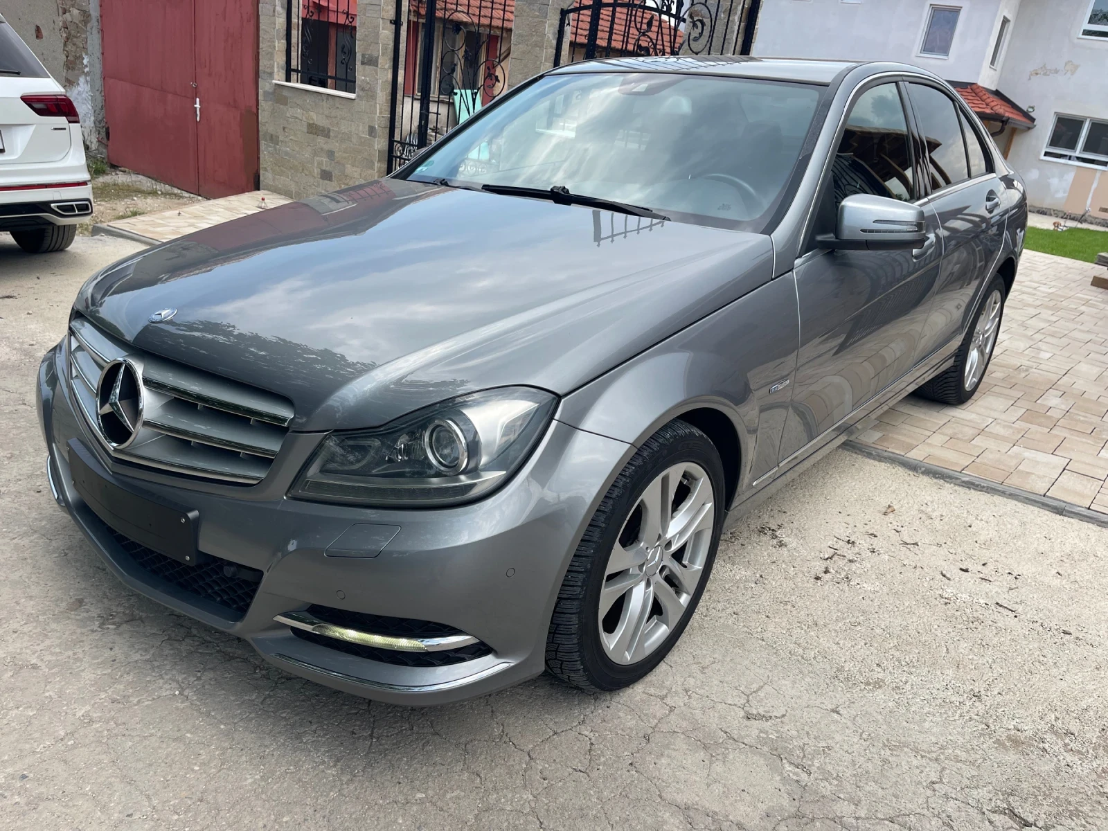 Mercedes-Benz C 220, снимка 2 - Автомобили и джипове - 54801582