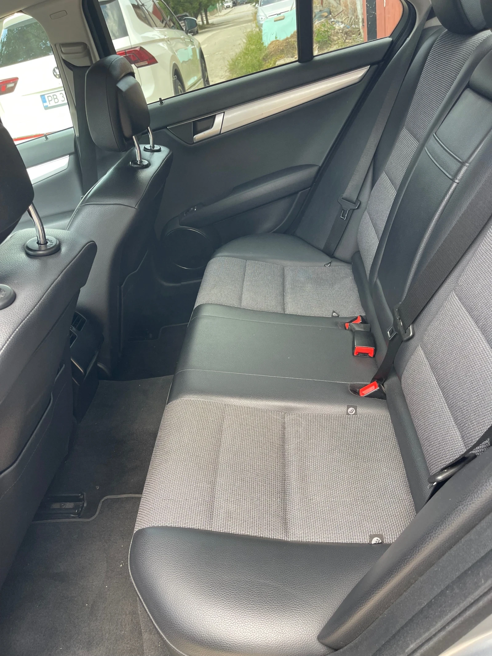 Mercedes-Benz C 220, снимка 12 - Автомобили и джипове - 54801582