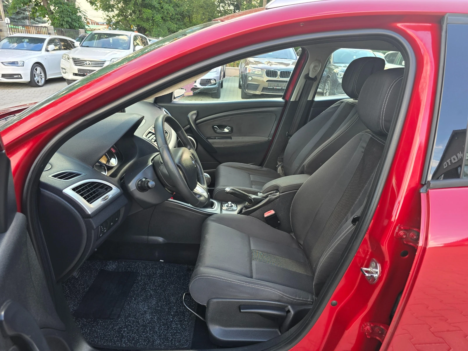 Renault Megane 1.5DCI, 110к.с., Нави, Евро 5!, снимка 8 - Автомобили и джипове - 54970628