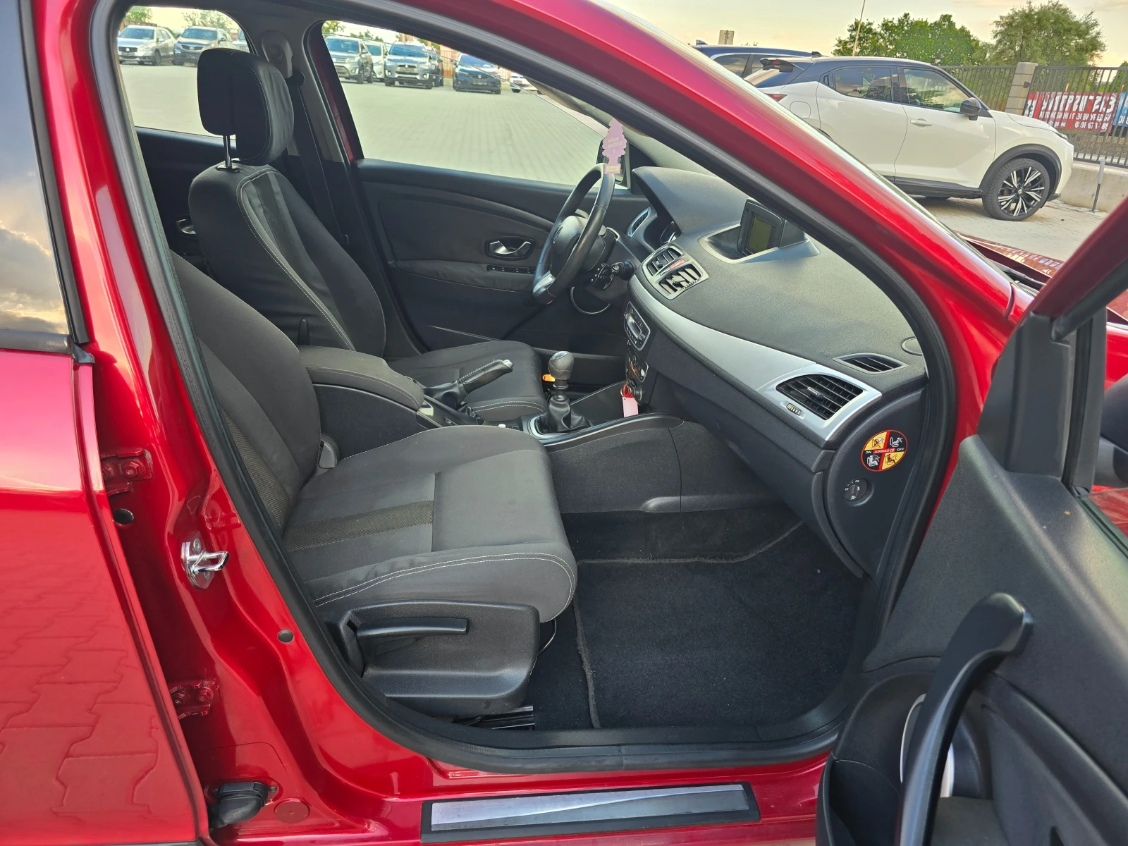 Renault Megane 1.5DCI, 110к.с., Нави, Евро 5!, снимка 11 - Автомобили и джипове - 54970628