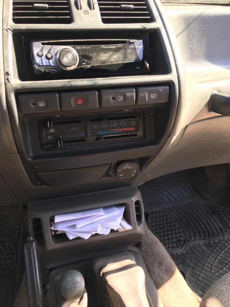 Nissan Terrano, снимка 5 - Автомобили и джипове - 47591180