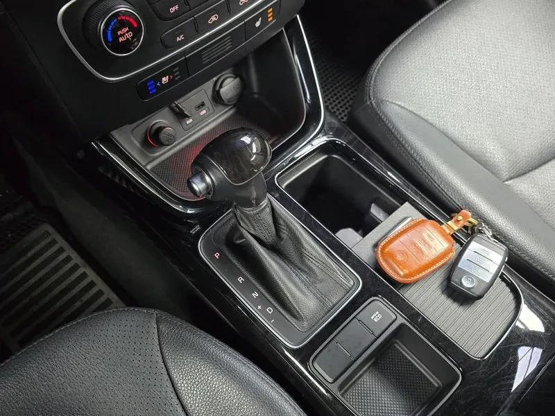 Kia Sorento 2.0 2WD, снимка 9 - Автомобили и джипове - 54264157