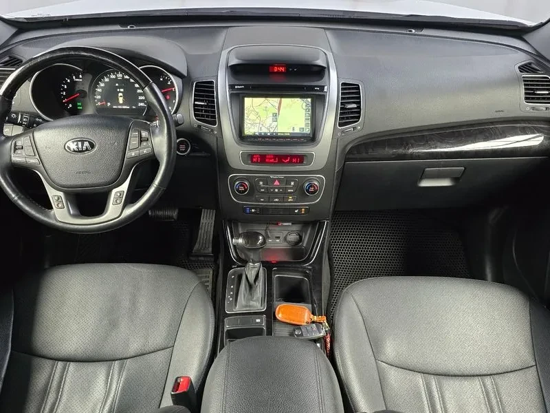 Kia Sorento 2.0 2WD, снимка 7 - Автомобили и джипове - 54264157