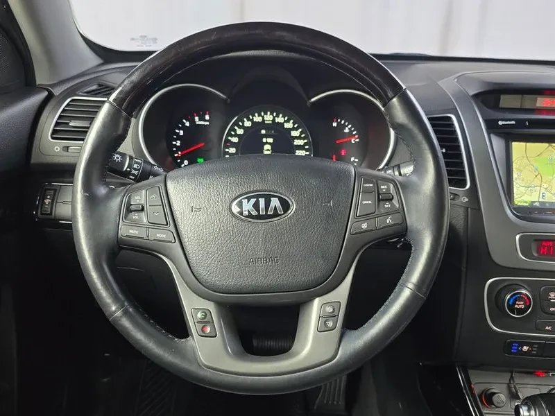 Kia Sorento 2.0 2WD, снимка 13 - Автомобили и джипове - 54264157