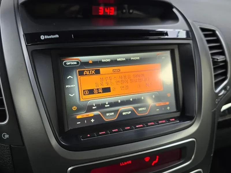 Kia Sorento 2.0 2WD, снимка 17 - Автомобили и джипове - 54264157