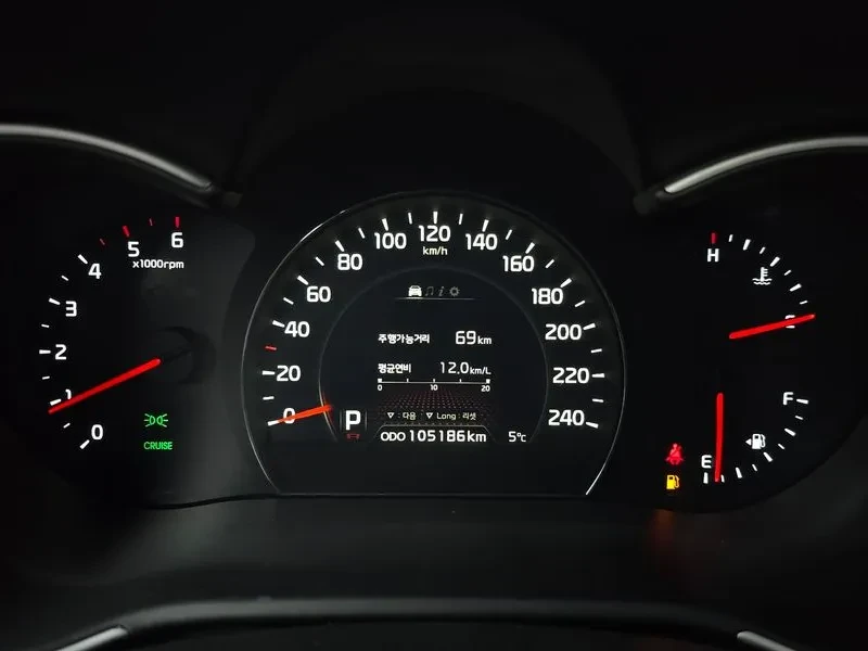 Kia Sorento 2.0 2WD, снимка 8 - Автомобили и джипове - 54264157