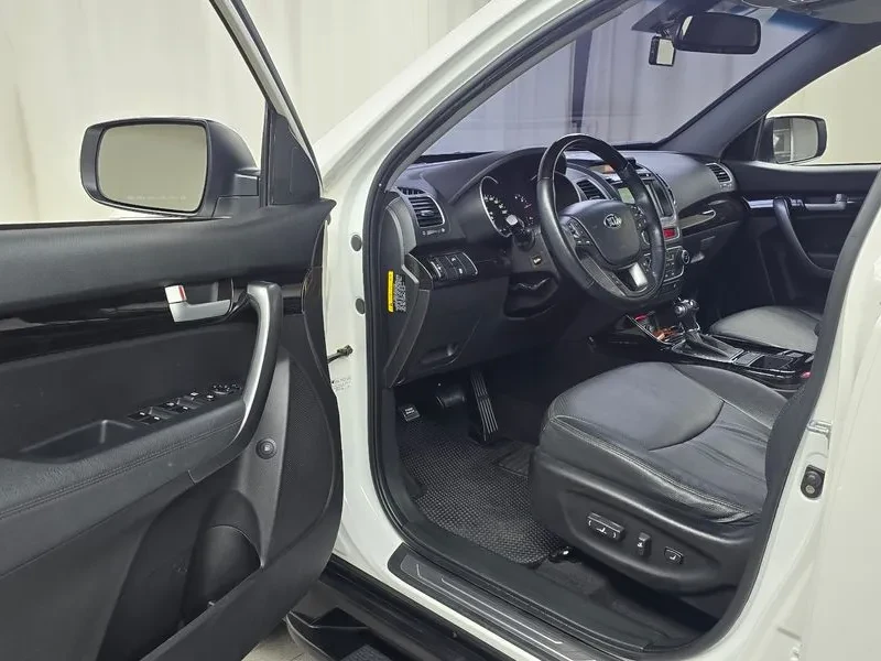 Kia Sorento 2.0 2WD, снимка 10 - Автомобили и джипове - 54264157