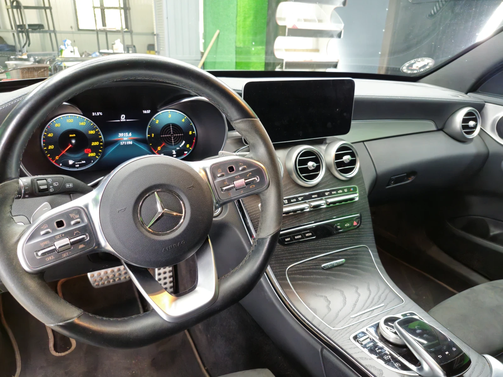 Mercedes-Benz C 300 245 hp AMG Перфектна, снимка 12 - Автомобили и джипове - 55107104