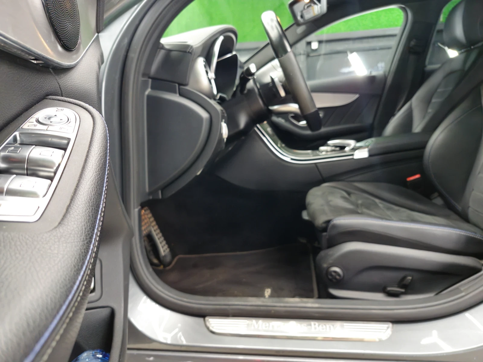 Mercedes-Benz C 300 245 hp AMG Перфектна, снимка 9 - Автомобили и джипове - 55107104