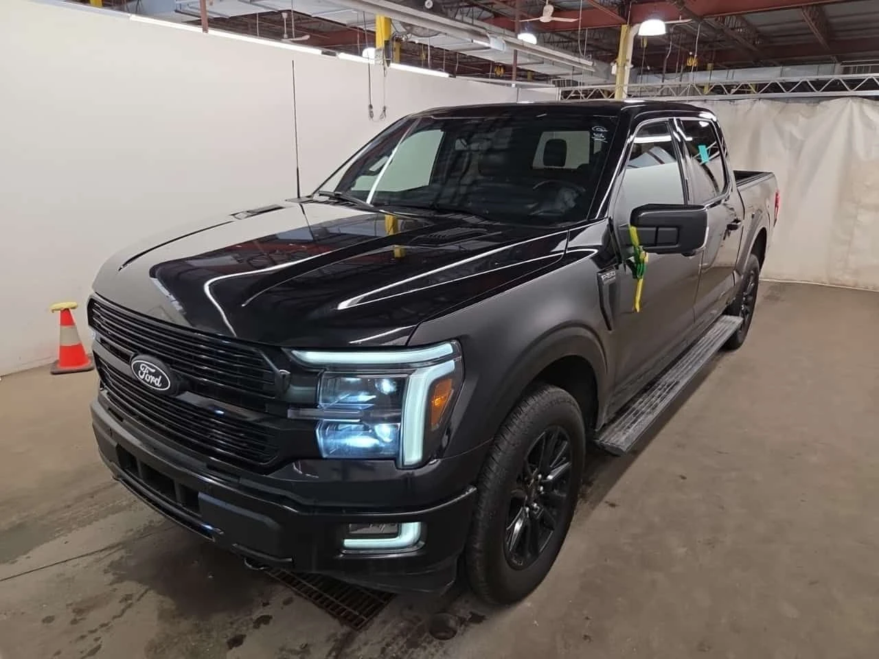 Ford F150 * PLATINUM CREW CAB STB * CARFAX * Без инцидeнти *