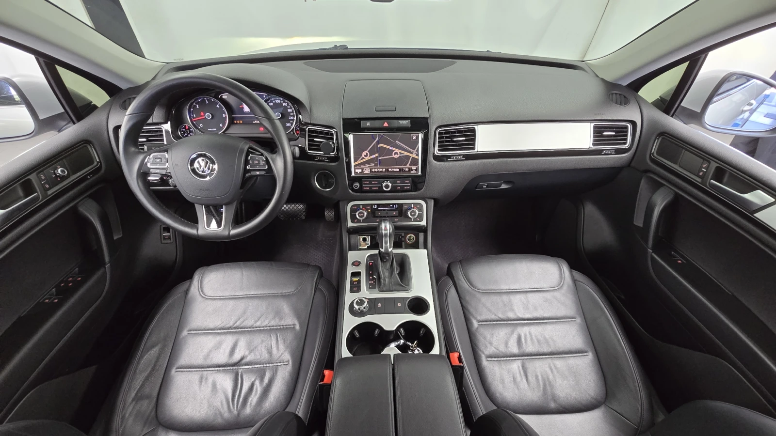 VW Touareg 3.0 TDI* ЕЛ. БАГАЖНИК* 360* ЛЮК* КРАЙНА ЦЕНА, снимка 7 - Автомобили и джипове - 55983951